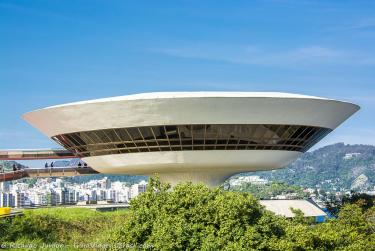 Photo of the Contemporary Art Museum, in Niterói, RJ – Photo Credit: © Ricardo Junior Fotografias.com.br