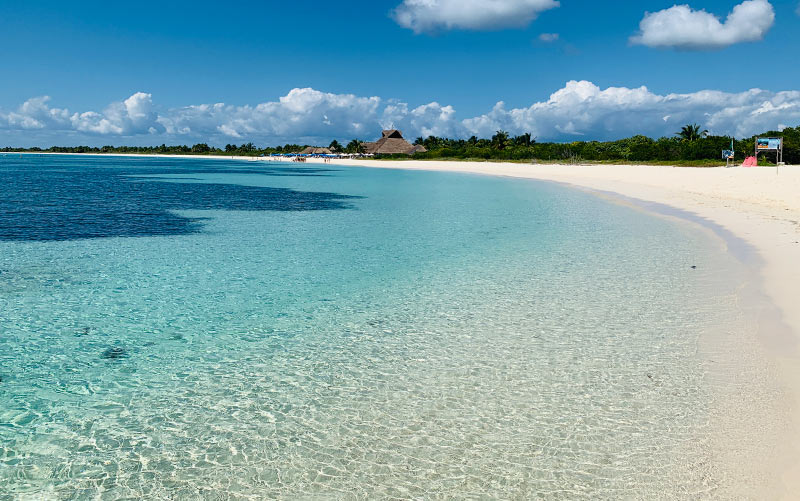 Mar calmo e com água clara em Chunchacab no parque Punta Sur (Foto: Esse Mundo é Nosso)