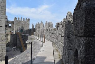 what to do in guimarães portugal