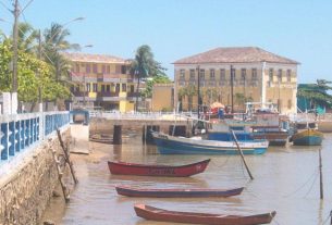 praias no norte do Espírito Santo