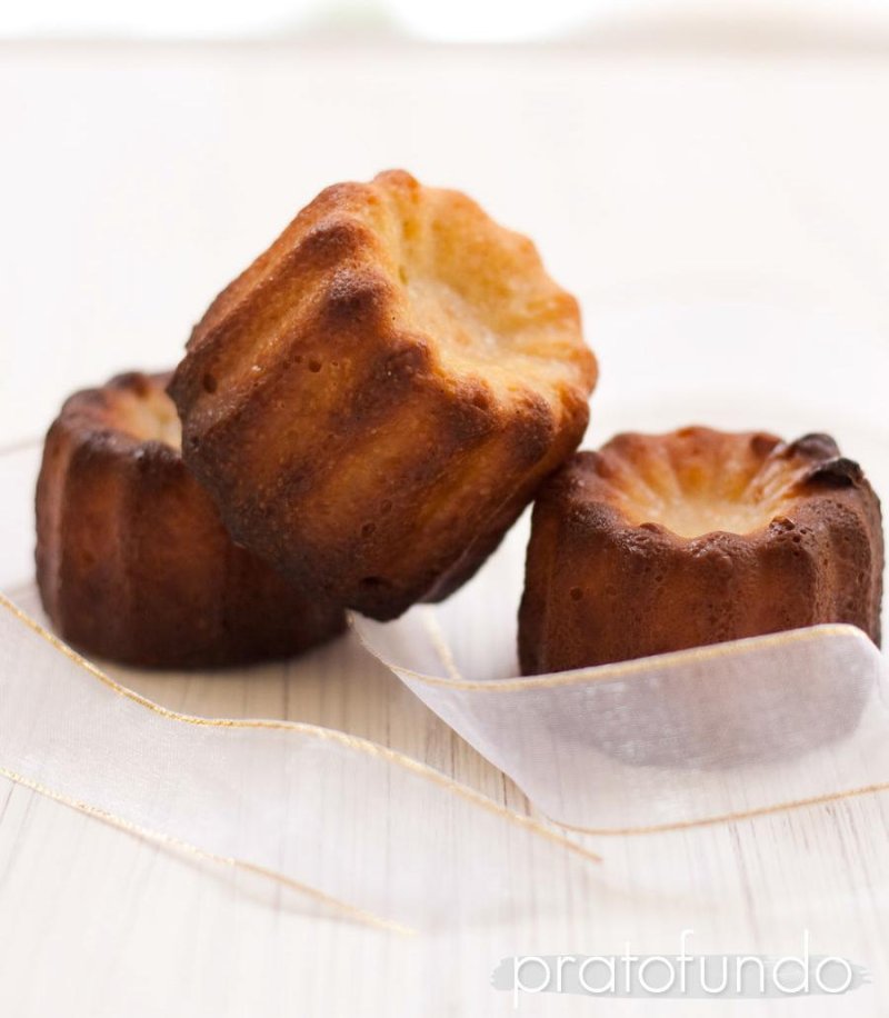 Cannelés Bordelais: Pastel francés clásico de PratoFundo.com