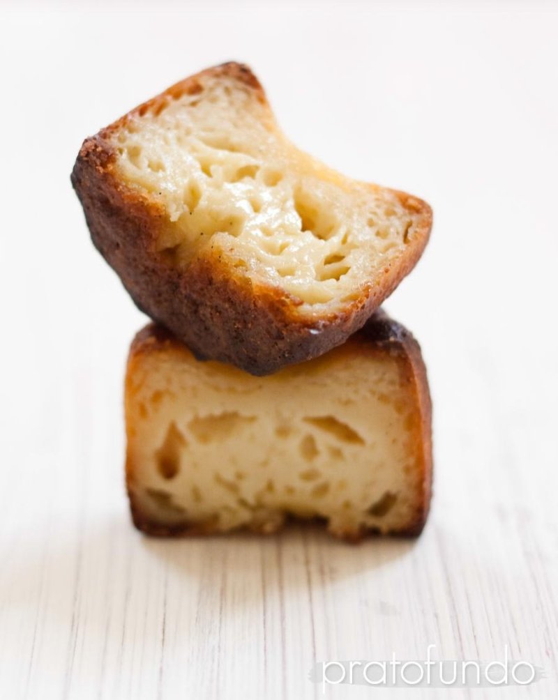 Cannelés Bordelais: Pastel francés clásico de PratoFundo.com