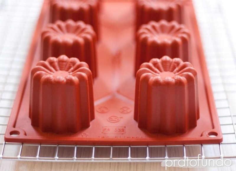 Cannelés Bordelais: Classic French Cake by PratoFundo.com