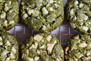 Matcha and White Chocolate Cookie (Vegan)