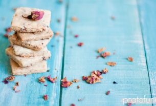 Buttery Rose Biscuit |  PratoFundo