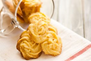 Buttery Polenta and Sicilian Lemon Biscuit