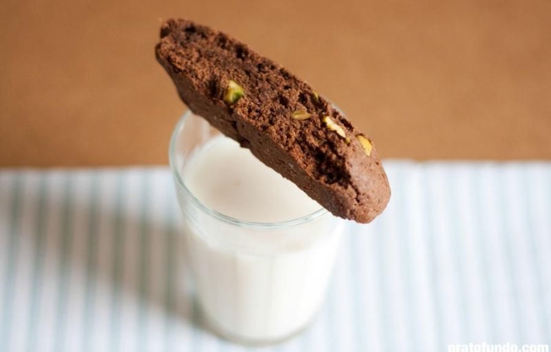 Cocoa and Pistachio Biscuit