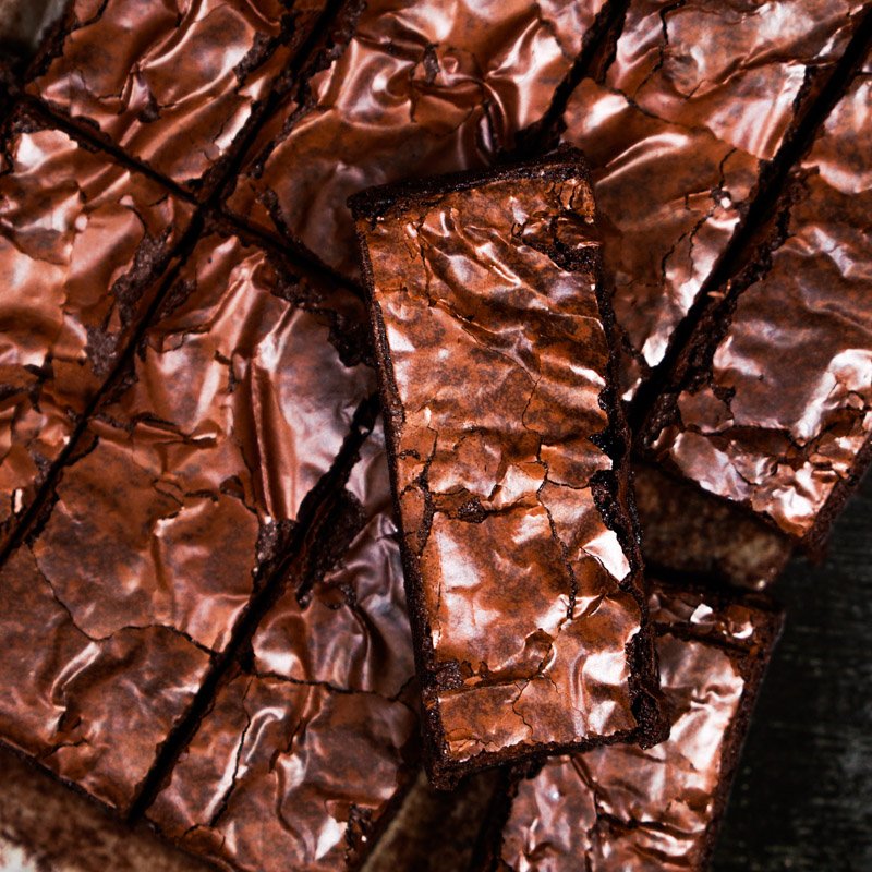 Brigadeiro brownie with a slice on top.