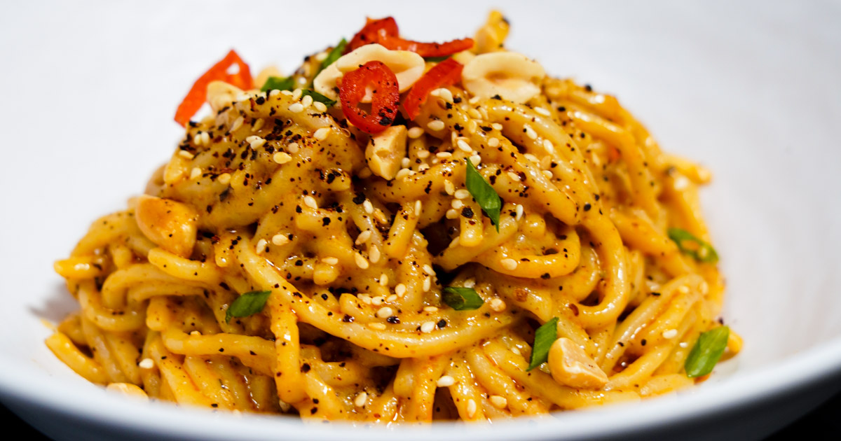 Quick Asian Noodles: spicy, creamy and crunchy