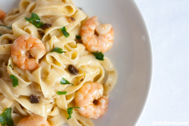 Pasta with Shrimp and Black Garlic by PratoFundo.com