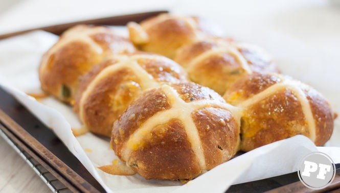 Sweet Easter Bread: Hot Cross Bun