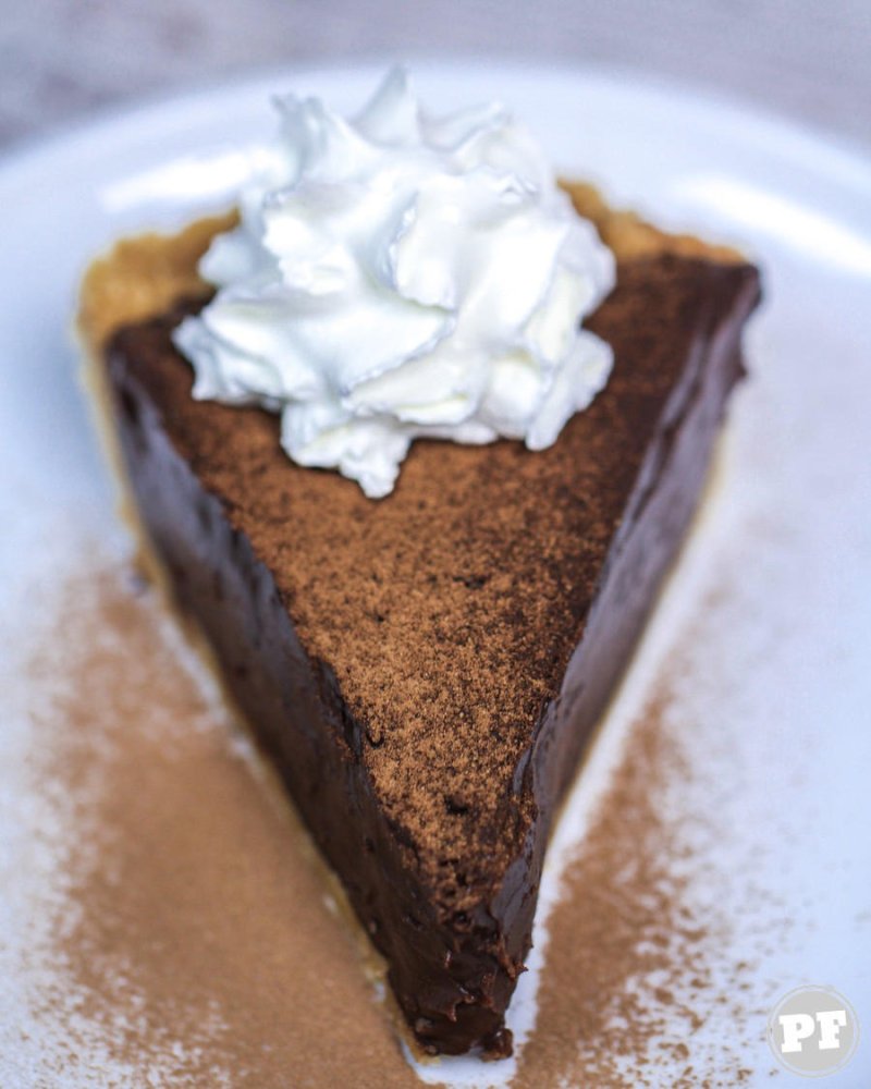 Super Creamy No-Bake Chocolate Pie