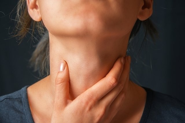 10 practical ways to get fish bones out of your throat