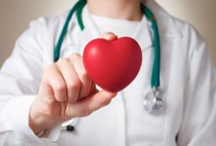 11 symptoms of cardiac arrhythmia (and what tests to take)