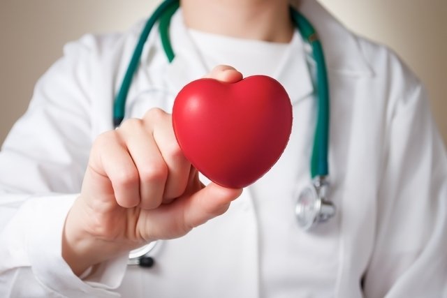 11 symptoms of cardiac arrhythmia (and what tests to take)