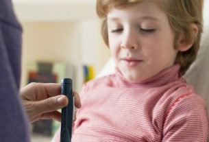 12 symptoms of diabetes in children (and how to confirm)