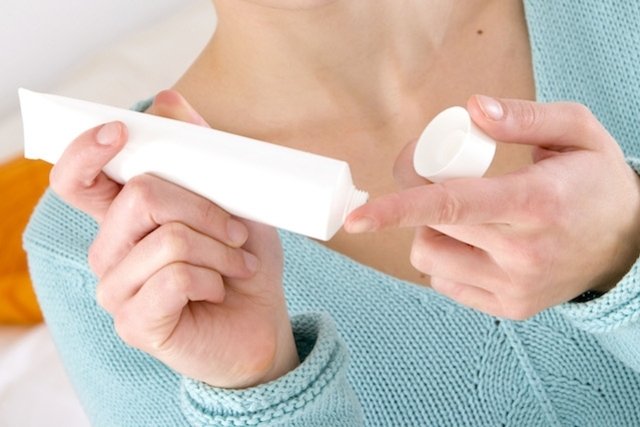 Burn ointments: 7 best options (and when to use)