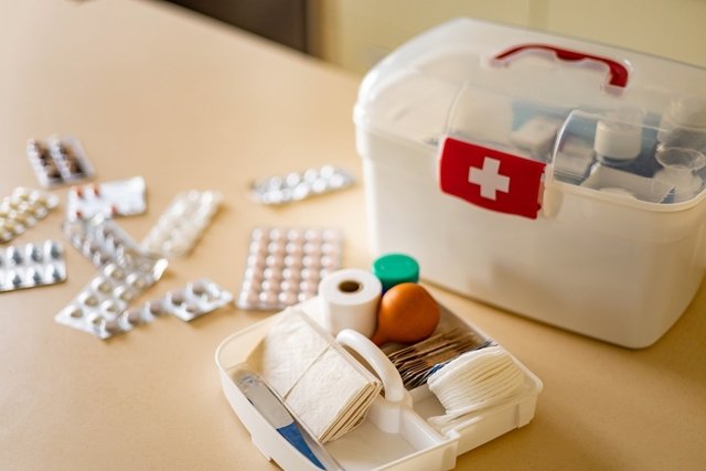 How to assemble a first aid kit