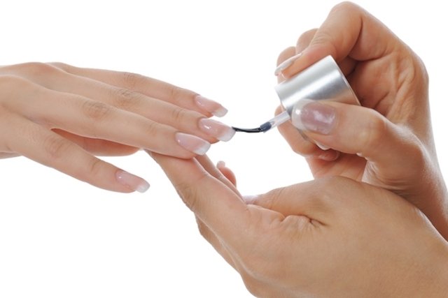 Nail polish allergy: main symptoms and treatment