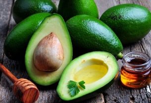 3 Homemade Avocado Mask Recipes for Dry Hair