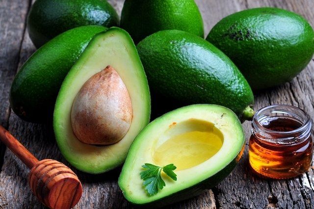 3 Homemade Avocado Mask Recipes for Dry Hair