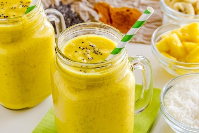 5 Detox Juices and Smoothies with Pineapple