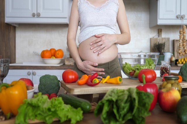 7 foods to increase your chances of getting pregnant