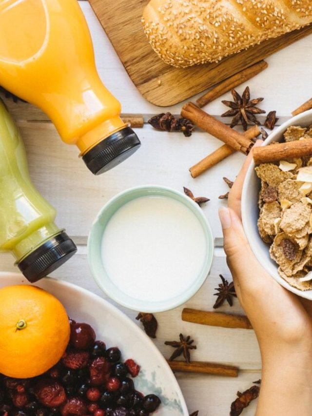7 plant-based milk options for lactose intolerant people