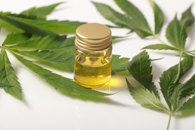 Cannabidiol (CBD) oil: what it is, benefits and how it works