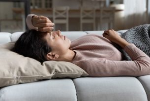 Dizziness when lying down: what it could be (and what to do)