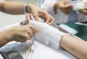 First aid for chemical burns (and when to see a doctor)