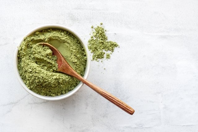 Matcha tea: 8 benefits and how to make it (with recipes)