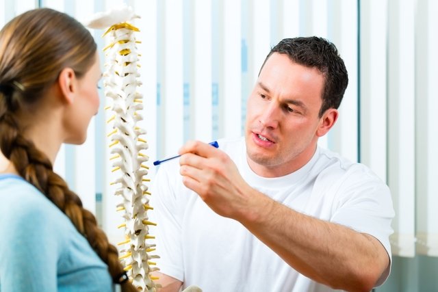 Spinal deviation: 3 main types of deviation, symptoms and treatment