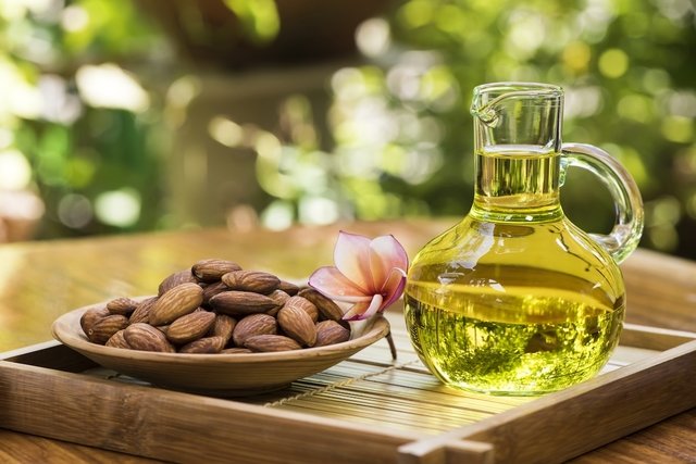 Sweet almond oil: 11 benefits (and how to use)