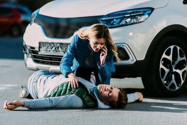 Traffic accident: What to do and first aid