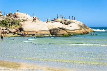 Une photo d'une Plage et Joaquina, Florianópolis, SC, brésil – Crédit Photo: © Ricardo Junior Photos.com.br