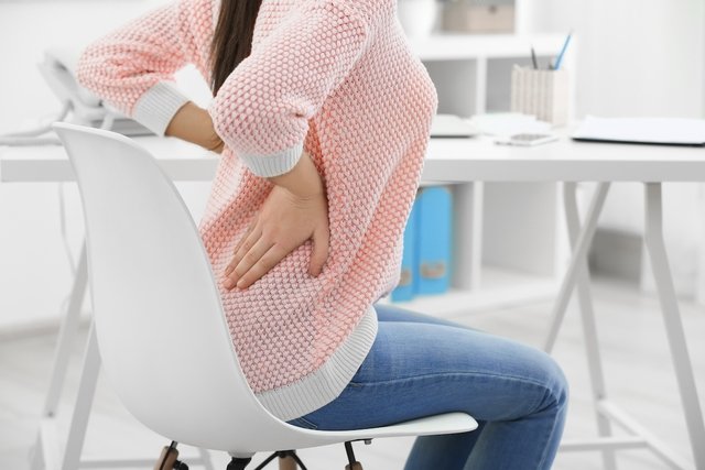 10 symptoms of a herniated disc (and how to confirm)