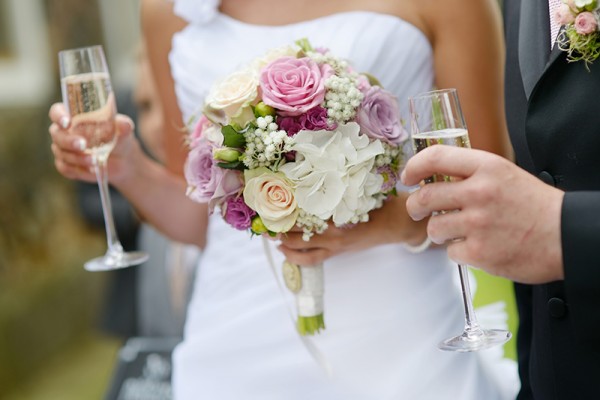 10 things not to do during a wedding toast