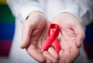 11 main symptoms of AIDS (and how to know if you have the disease)