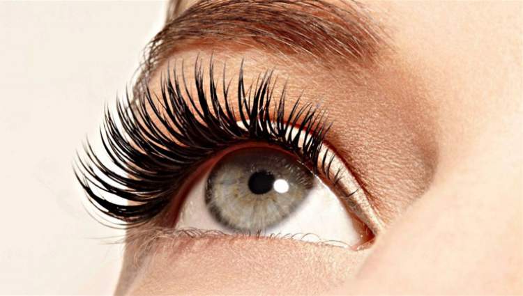 strengthen and lengthen eyelashes