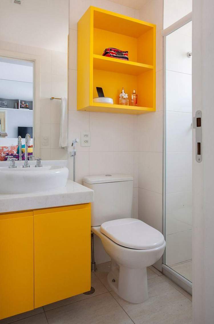 Don't leave little space for circulation when decorating small bathrooms