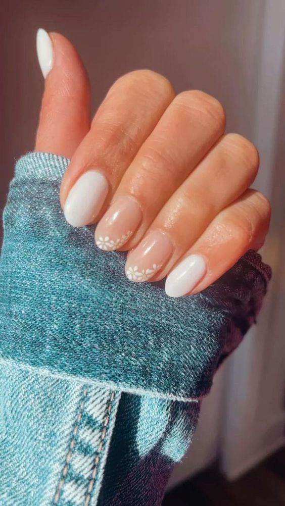 Milky nails: the return of nails with white nail polish