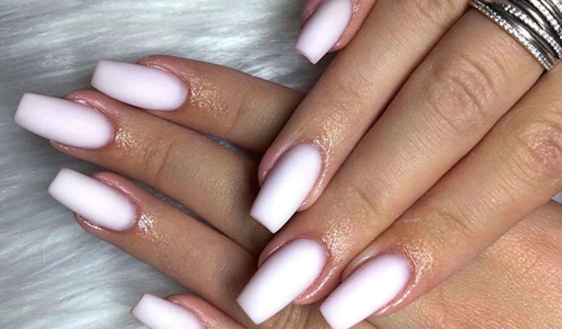 Milky nails: a volta das unhas com esmalte branquinho