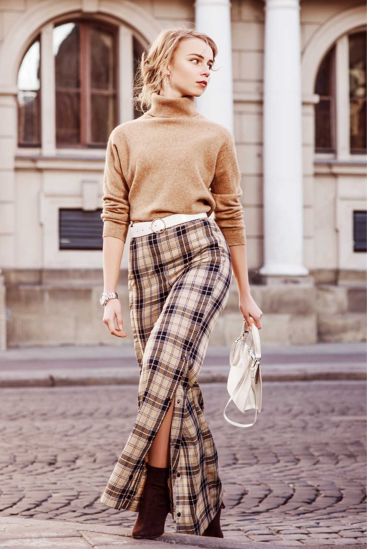 Los pantalones retro a cuadros son tendencia