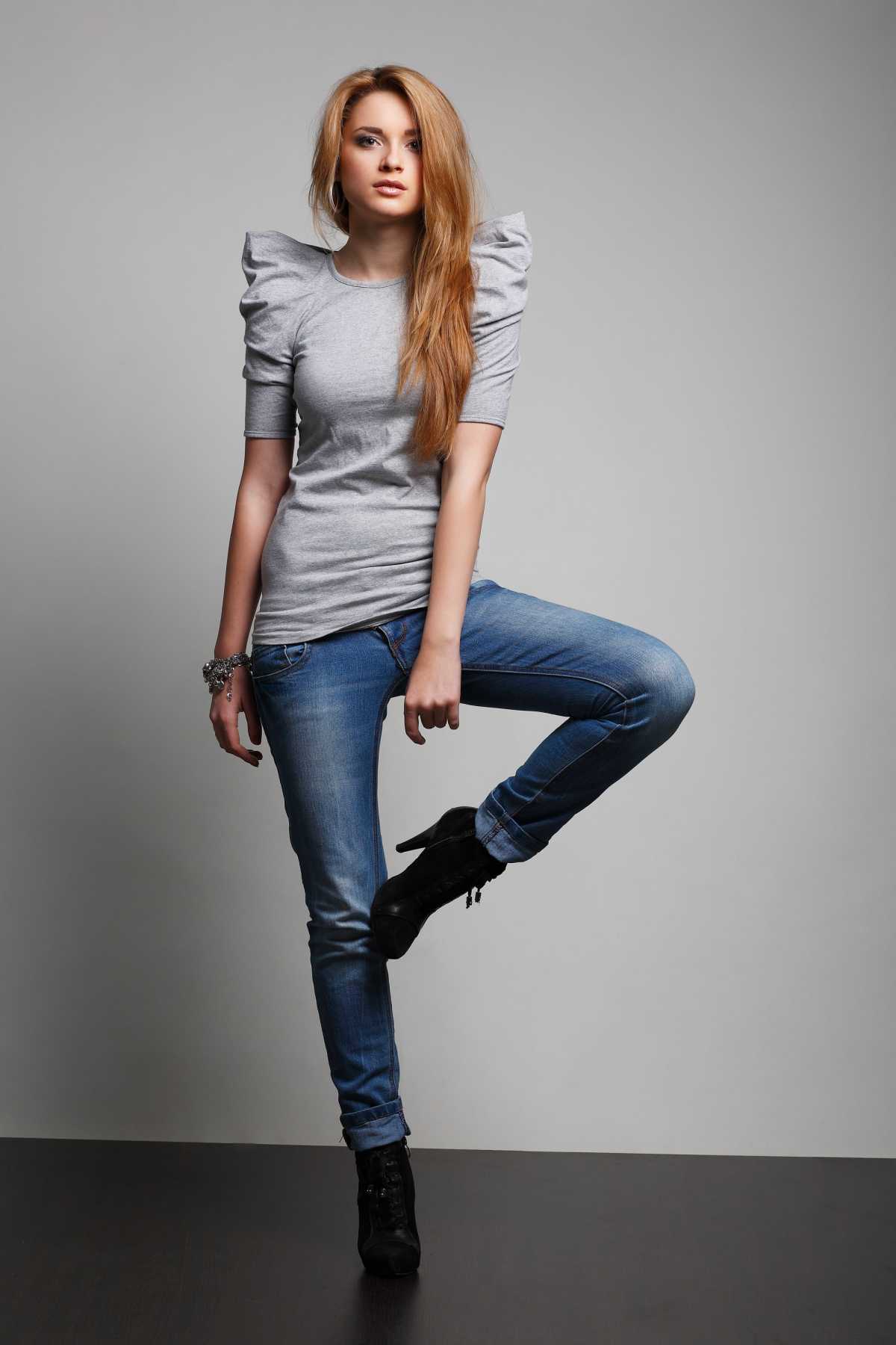 look with puff-sleeved blouse and jeans