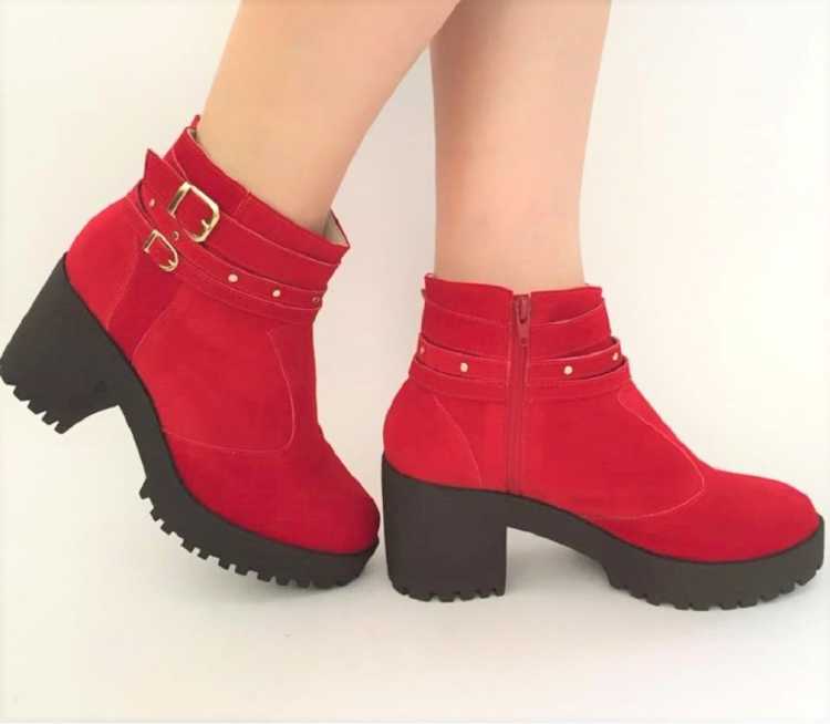 How to wear the red boot