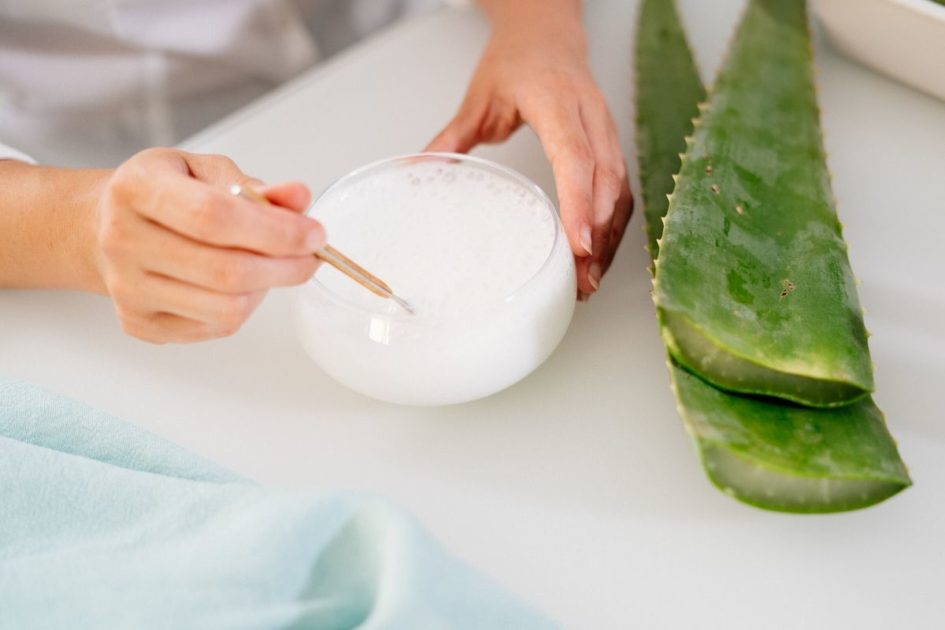 How to use aloe vera on your hair to combat hair loss?