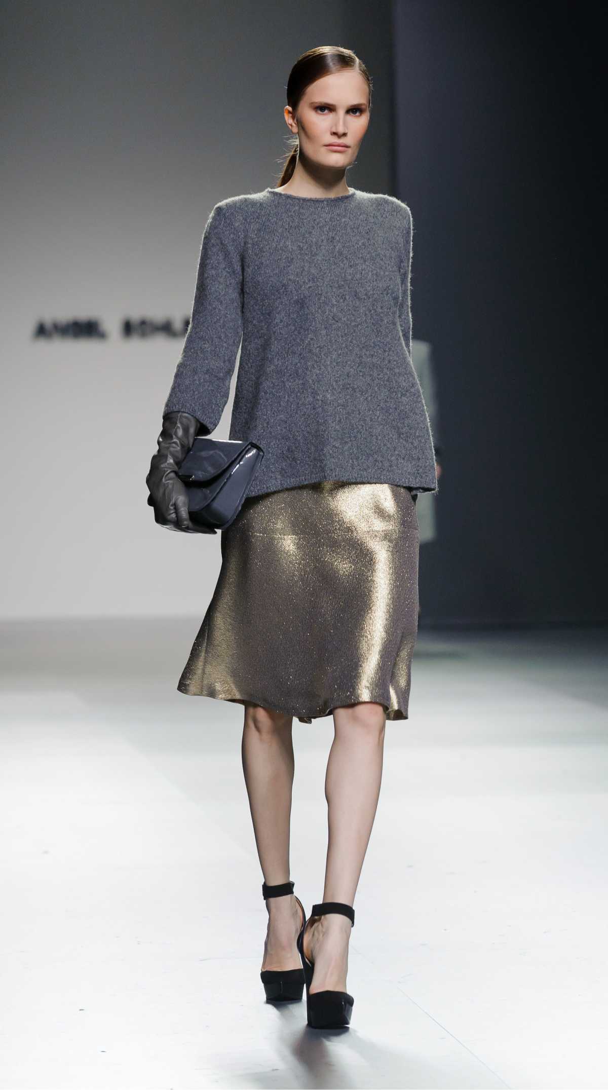 sweatshirt with gold skirt