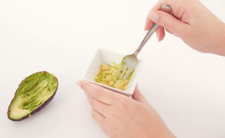 Natural and homemade avocado recipe to get stronger and softer hair