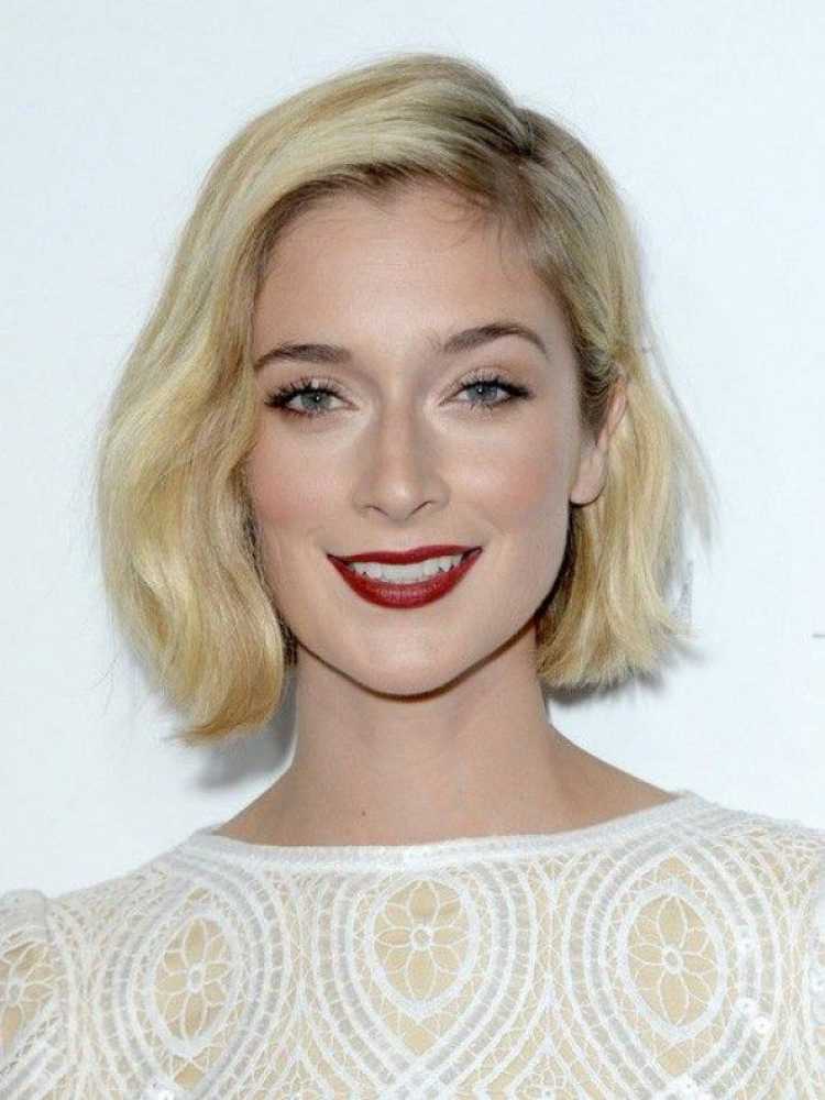 Caitlin Fitzgerald wearing a long bob haircut